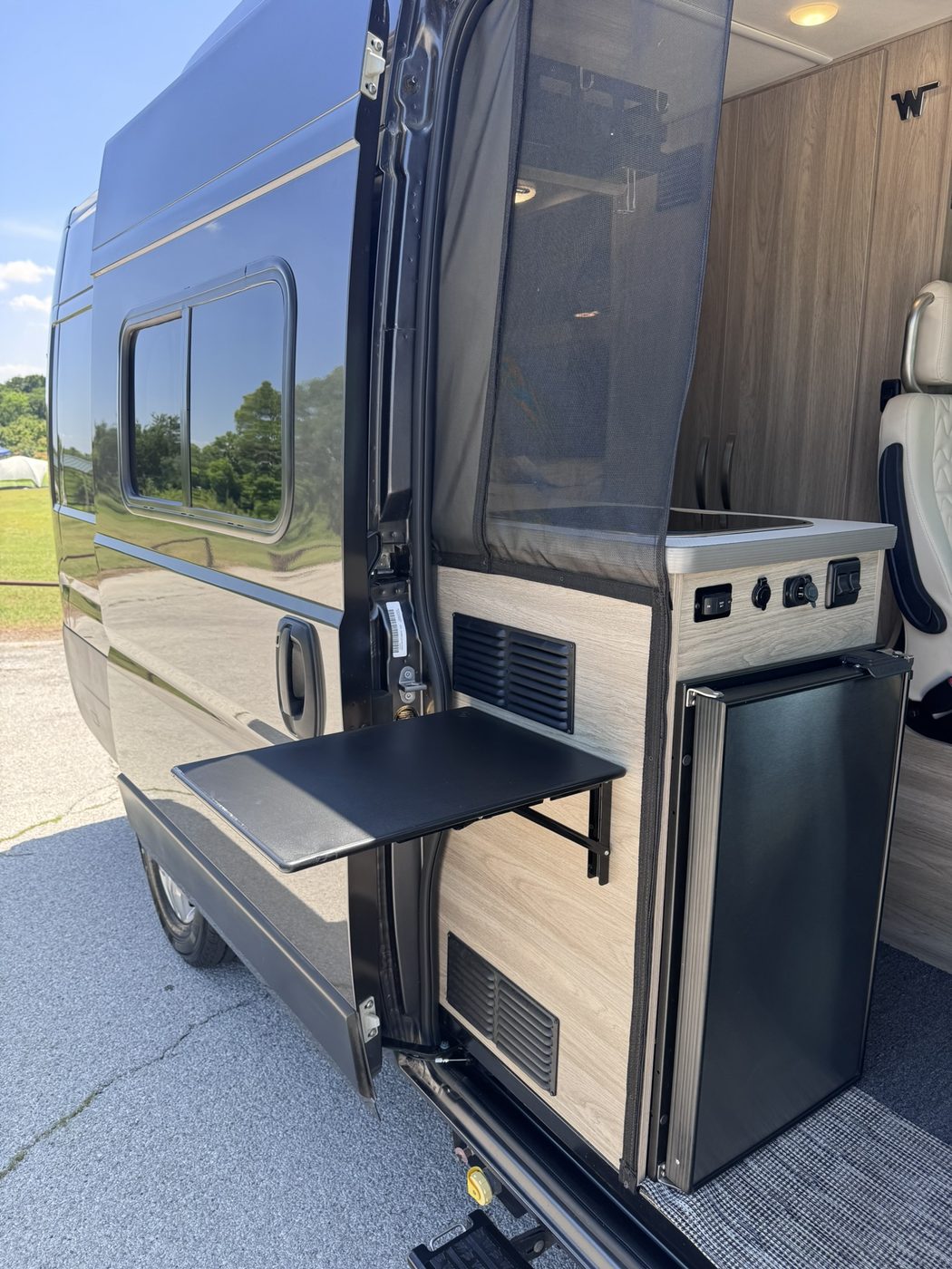 Exterior side with outdoor table